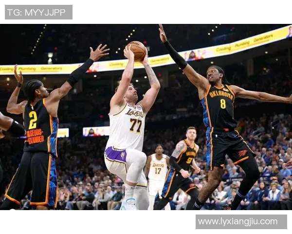 东契奇30+7詹姆斯19+7 湖人大胜联盟第一雷霆 东契奇30+7詹姆斯19+7 湖人大胜联盟第一雷霆