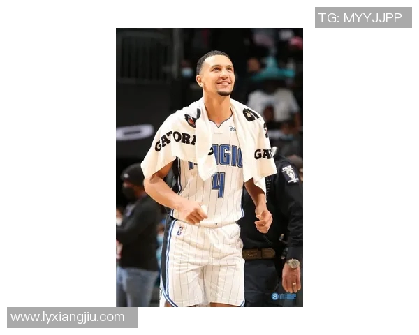 黄蜂官方：球队执行米勒第四年球队选项+萨隆第三年球队选项