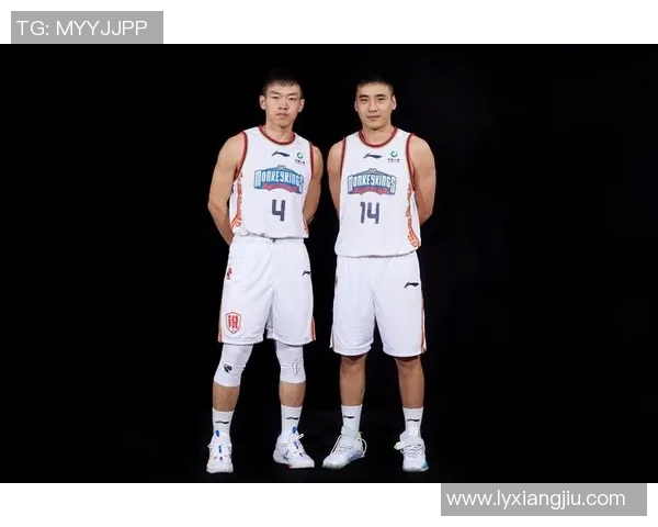 江苏男篮官方定妆照出炉新球衣新阵容新面貌 一起迎接新赛季